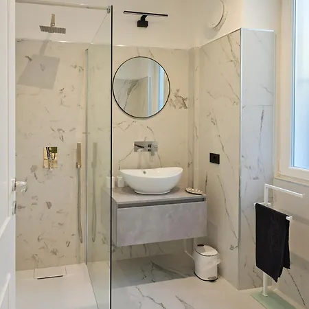 - Isola Bella Apartment